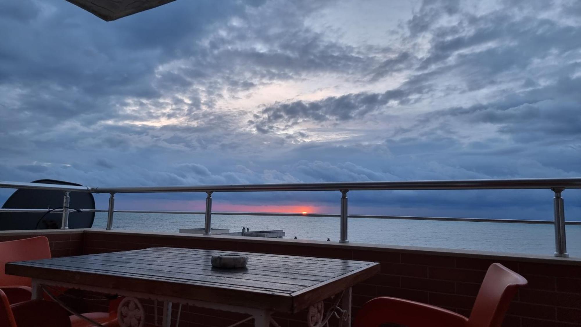 Sunset Seaview Apartment Durres Exterior photo